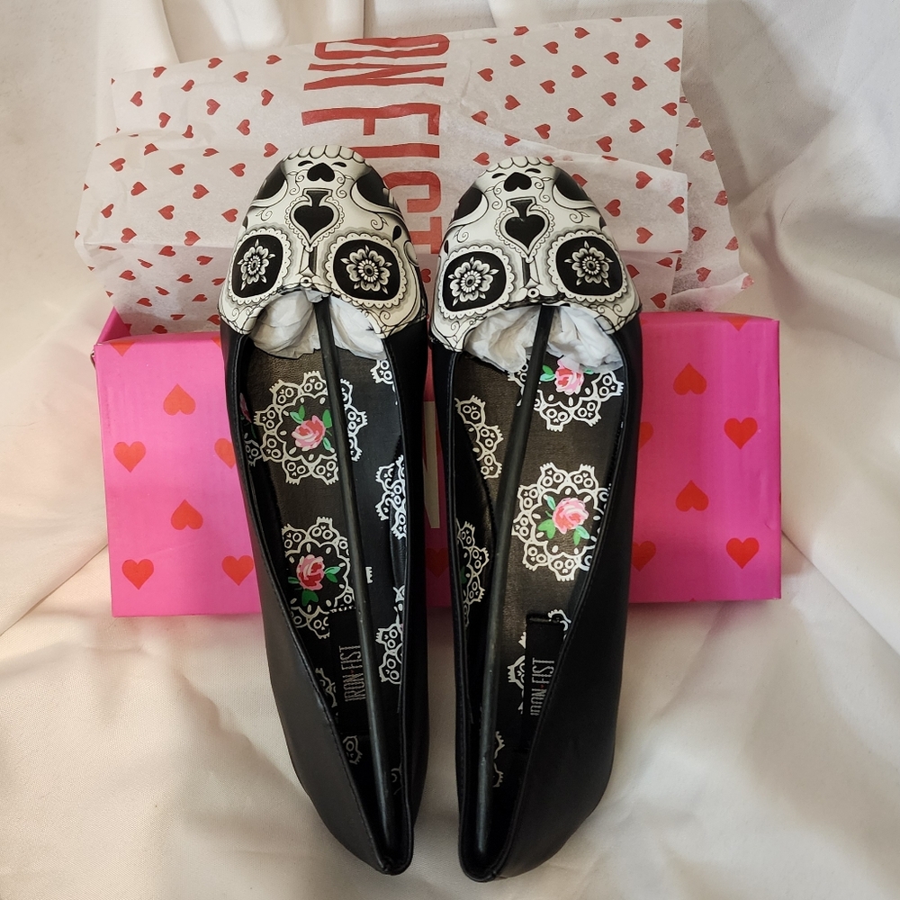 NIB Iron Fist Black and White Peekaboo Skull Flats Size 10
